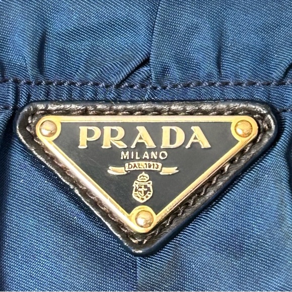 Prada Tessuto Nylon and Leather Gaufré Satchel. A truly timeless piece. - Picture 5 of 16